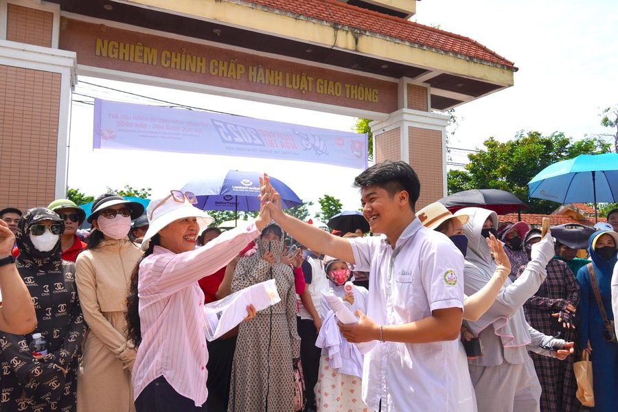 Đọc đề thi môn Văn, thí sinh nghĩ đến “sáp nhập, hợp nhất tỉnh, thành”