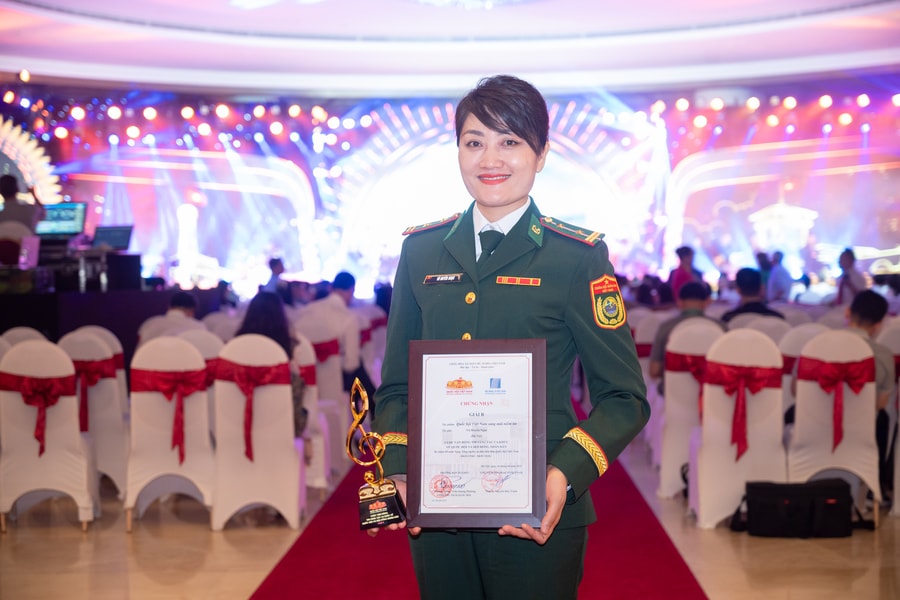 Trung tá Vũ Thị Huyền Ngọc: "Quốc hội Việt Nam sáng mãi niềm tin"