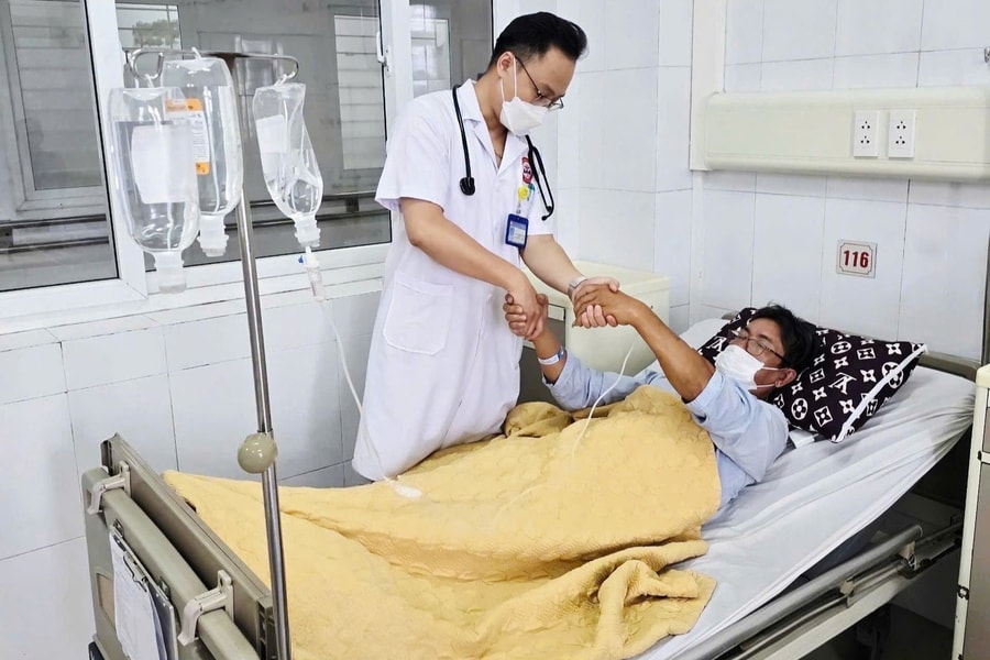 Người đàn ông  suýt mất mạng vì ăn nhầm so biển đã nấu chín