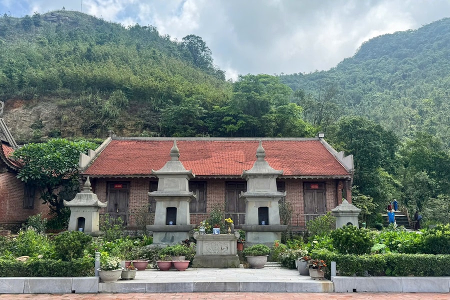 Tri ân tưởng niệm các anh hùng liệt sĩ Công an nhân dân