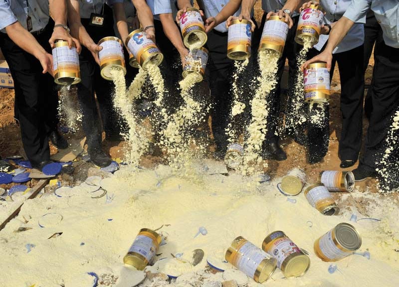 "Bóng ma" hàng giả đe dọa sức khỏe và uy tín quốc gia