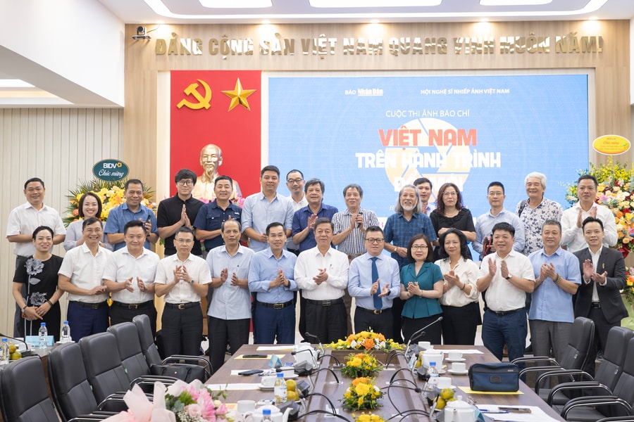 Phát động thi ảnh báo chí “Việt Nam trên hành trình đổi mới”