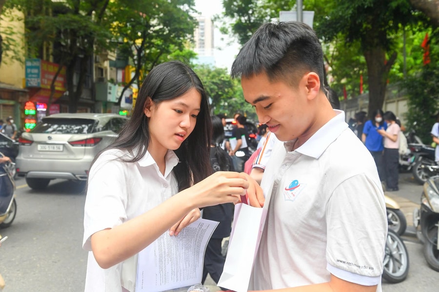 Điểm thi tốt nghiệp THPT 2025: Môn Lịch sử có 1.518 điểm 10