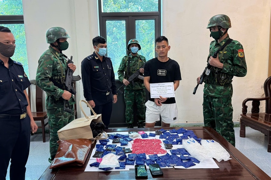 Triệt phá đường dây vận chuyển lượng lớn ma túy qua biên giới