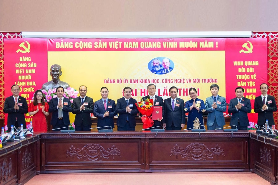 Tiếp tục đổi mới công tác tham mưu cho Đảng ủy Quốc hội, khẳng định vai trò là một trong những cơ quan nòng cốt của Quốc hội