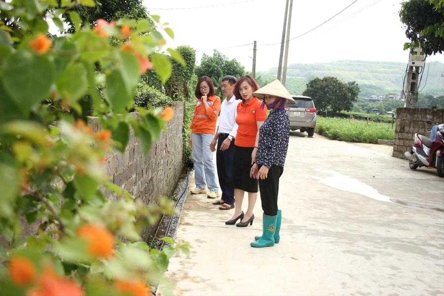 "Thắp sáng làng quê" tại Hà Thượng và Phục Linh