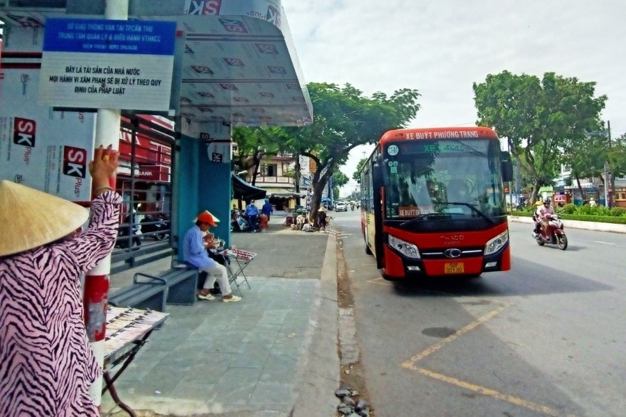 TP. Hồ Chí Minh bố trí xe khách đời mới, hiện đại đưa đón công chức đến làm việc