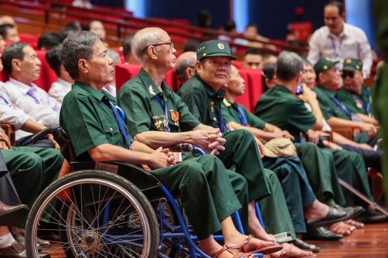 Tặng quà của Chủ tịch nước cho 1,5 triệu người có công