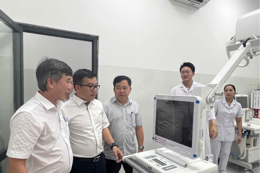 Công ty cổ phần Lọc hóa dầu Bình Sơn trao tặng trang thiết bị y tế hiện đại cho huyện Côn Đảo