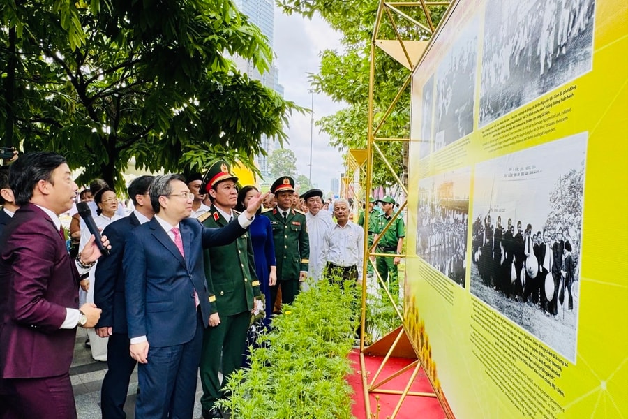 Triển lãm ảnh "Đồng chí Nguyễn Văn Linh - Nhà lãnh đạo kiên định và sáng tạo của cách mạng Việt Nam"