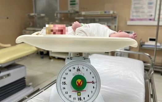 Phú Thọ: Bé gái chào đời có cân nặng  5kg