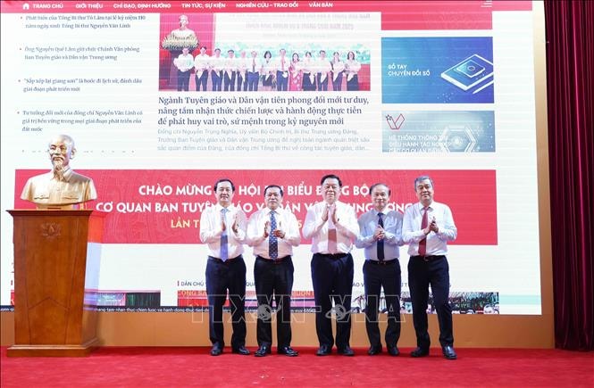 Tiếp tục đổi mới tư duy và tầm nhìn công tác Tuyên giáo và Dân vận trong tình hình mới