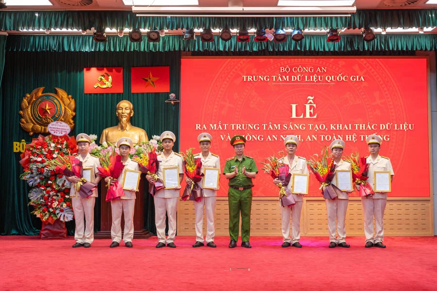 Ra mắt Trung tâm Sáng tạo, khai thác dữ liệu và Phòng An ninh, an toàn hệ thống