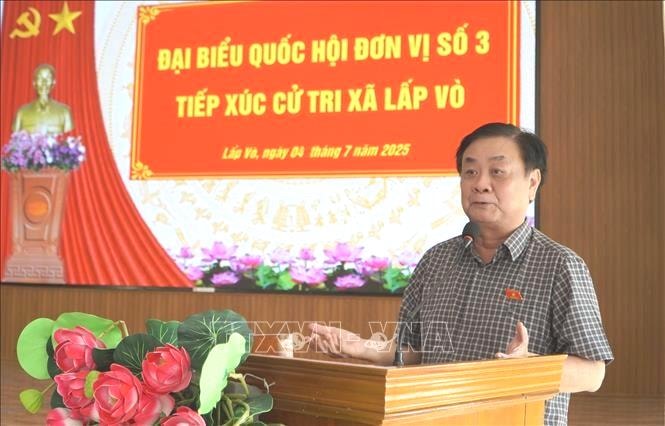 Phó Chủ tịch Quốc hội Lê Minh Hoan tiếp xúc cử tri tại các xã Hòa Long, Lấp Vò, Đồng Tháp