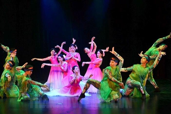 Không đào tạo những "công nhân nghệ thuật"