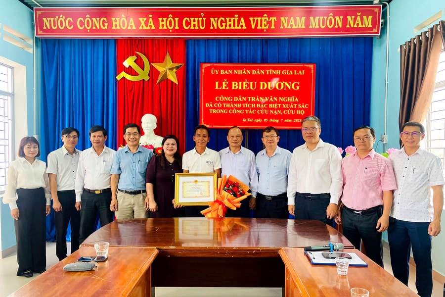 Biểu dương tinh thần dũng cảm, sáng tạo trong cứu hộ của anh Trần Văn Nghĩa