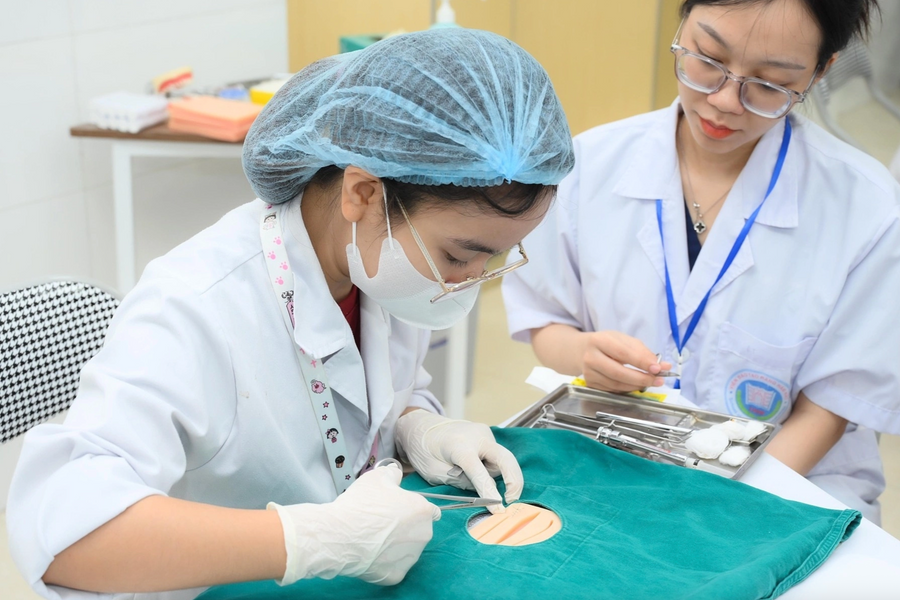 Bác sĩ mới tốt nghiệp phải thi đánh giá năng lực trước khi hành nghề