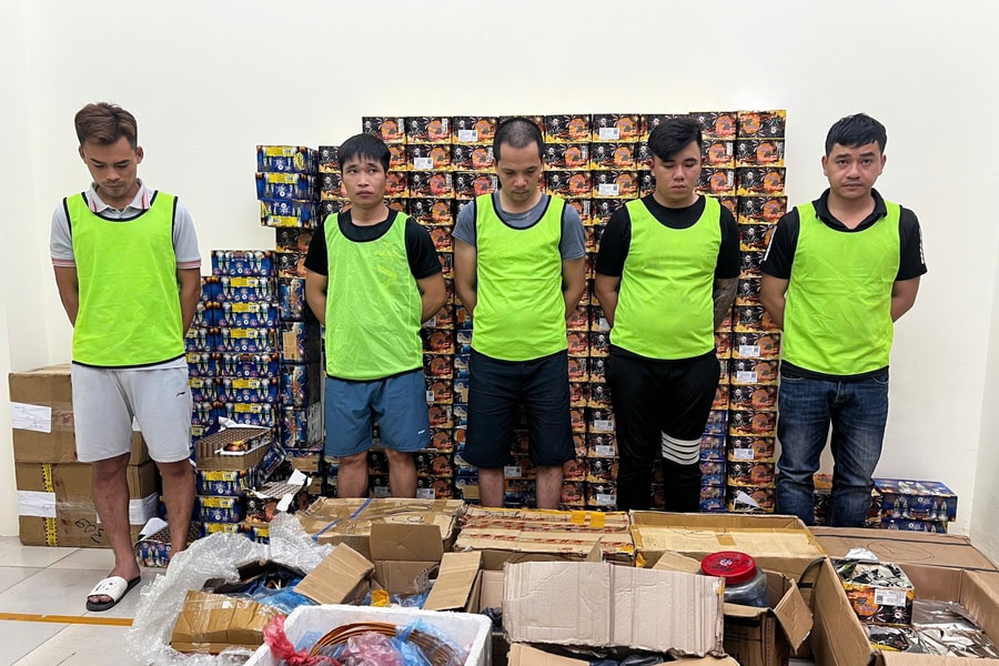 Cảnh sát kinh tế Hà Nội triệt phá đường dây sản xuất, buôn bán pháo hoa nổ liên tỉnh