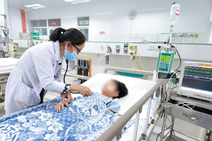 Tập trung cứu chữa bé 9 tuổi trong vụ tai nạn nghiêm trọng trên cao tốc Vĩnh Hảo – Phan Thiết