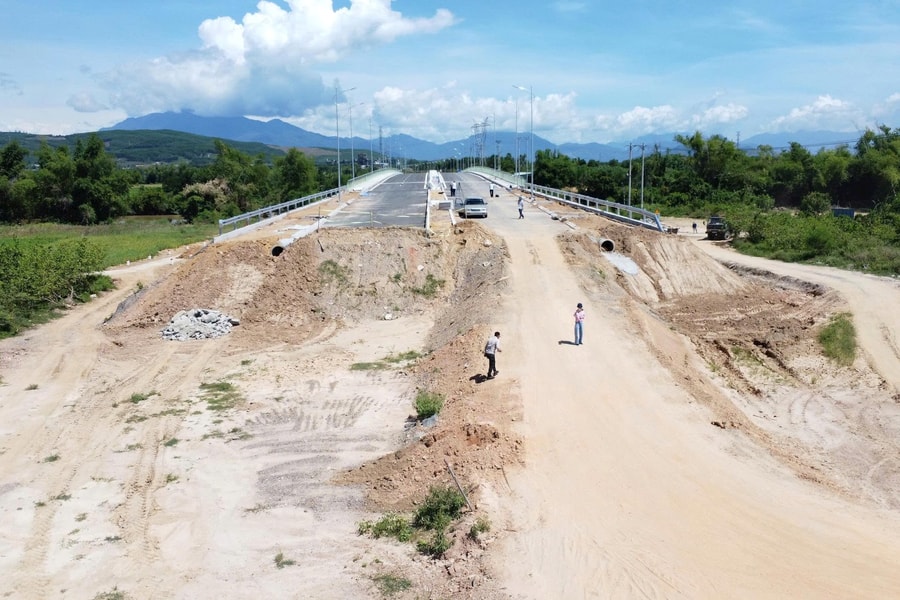 Cầu 274 tỷ đồng đã thông xe kỹ thuật nhưng chưa có đường dẫn: Chủ tịch TP. Đà Nẵng yêu cầu sớm gỡ vướng