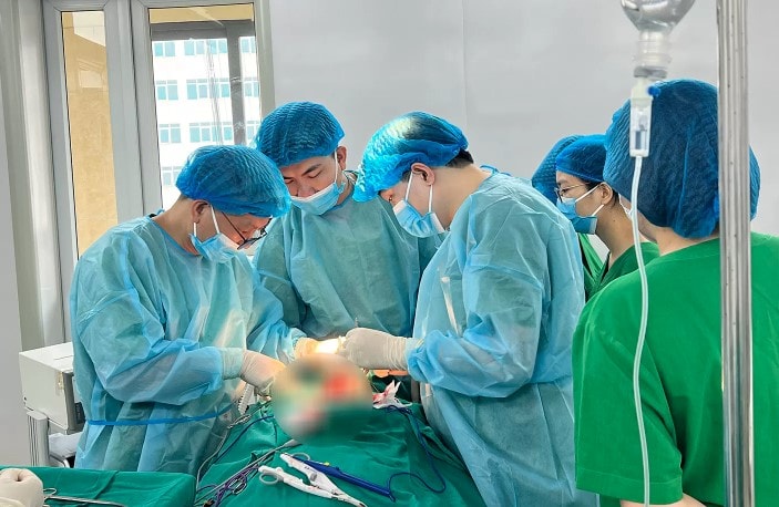 Cứu sống bệnh nhân suy tim có khối u hiếm gặp