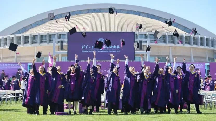 12,2 triệu tân cử nhân Trung Quốc khó tìm việc: Một thế hệ mắc kẹt giữa kỳ vọng và thực tế