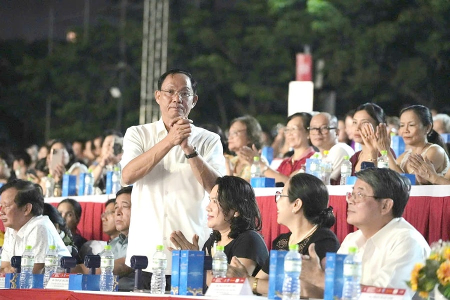 Lãnh đạo Đảng, Nhà nước dự đêm chung kết Lễ hội pháo hoa quốc tế Đà Nẵng 2025