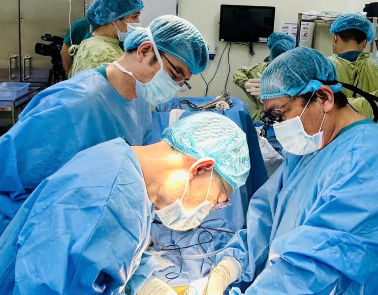 Hai bệnh nhân trẻ được hồi sinh sự sống nhờ nguồn tạng của người hiến chết não