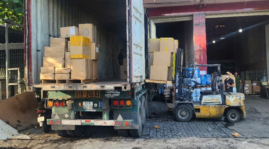 Bất ngờ kiểm tra kho hàng, Công an Đà Nẵng phát hiện hàng nghìn sản phẩm nghi nhập lậu, kém chất lượng