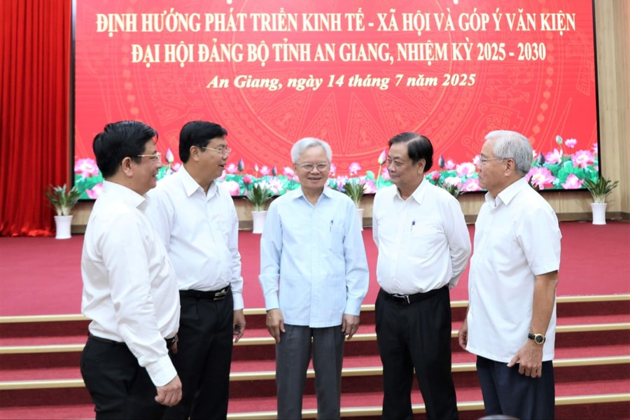 Phó Chủ tịch Quốc hội Lê Minh Hoan dự Hội thảo phát triển kinh tế - xã hội và góp ý văn kiện Đại hội Đảng bộ tỉnh An Giang