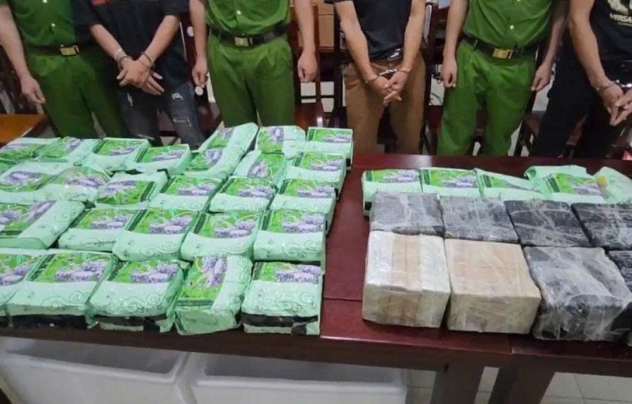 Phá đường dây ma túy xuyên quốc gia, thu giữ 60 bánh hêrôin và 37kg ma túy đá