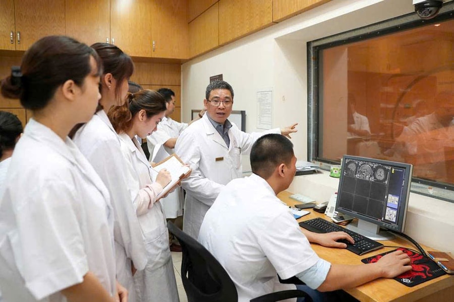 Học viên Ấn Độ tới Trường Đại học Y Dược Đại học Quốc gia Hà Nội học thạc sĩ y khoa