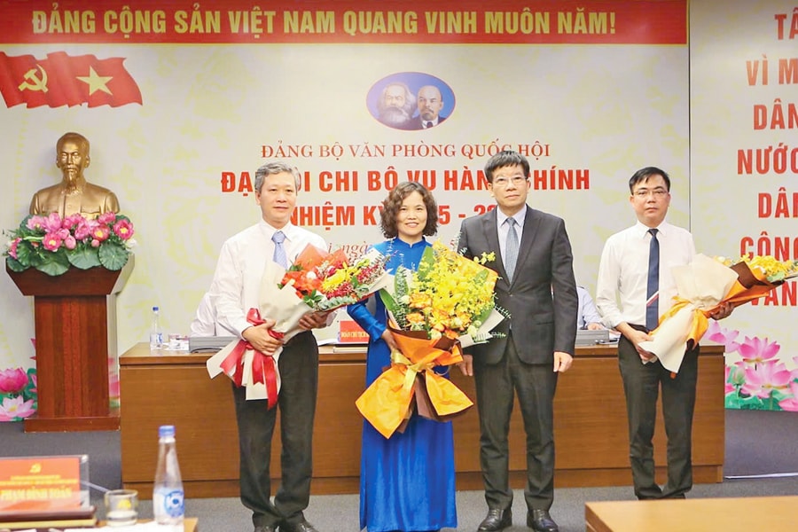 Xây dựng Đảng vững mạnh về tư tưởng góp phần nâng cao đoàn kết trong Chi bộ