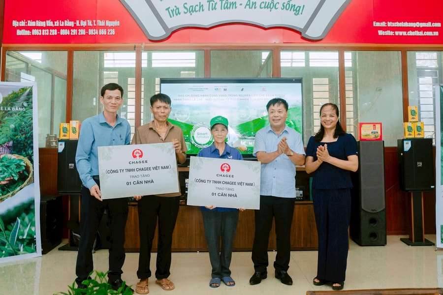 Niềm vui của người trồng chè La Bằng