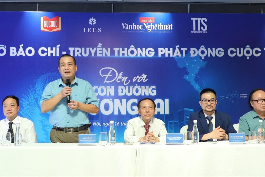 Lan tỏa cuốn sách “Con đường tương lai” đến độc giả