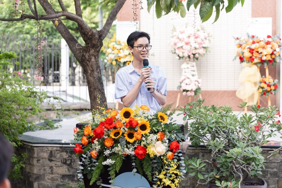 Thủ khoa khối B00 toàn quốc với 3 điểm 10: “Em không tham gia bất kỳ lớp học thêm nào”