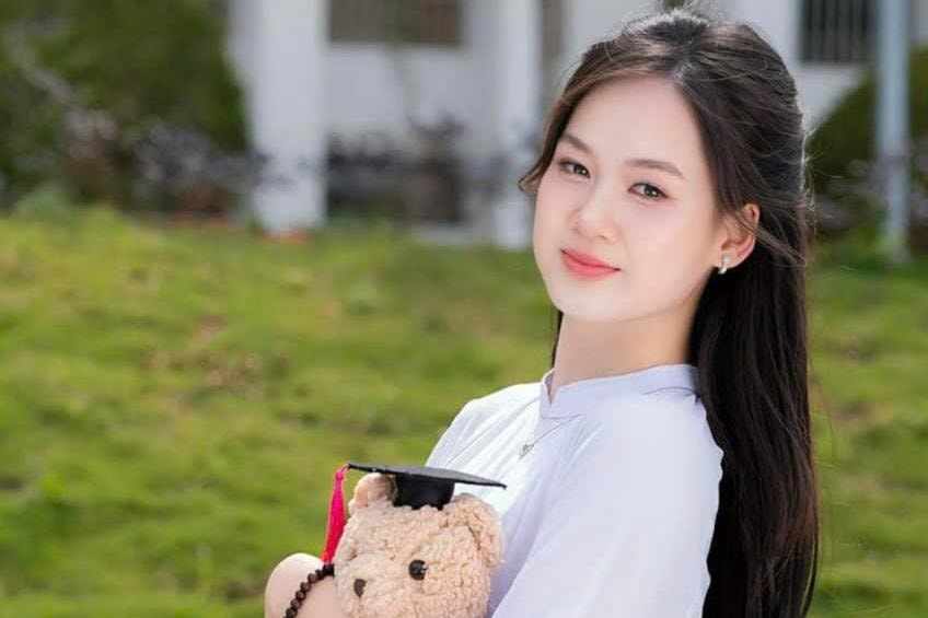 "Hot girl" Phú Thọ là Thủ khoa khối A00 toàn quốc với 3 điểm 10