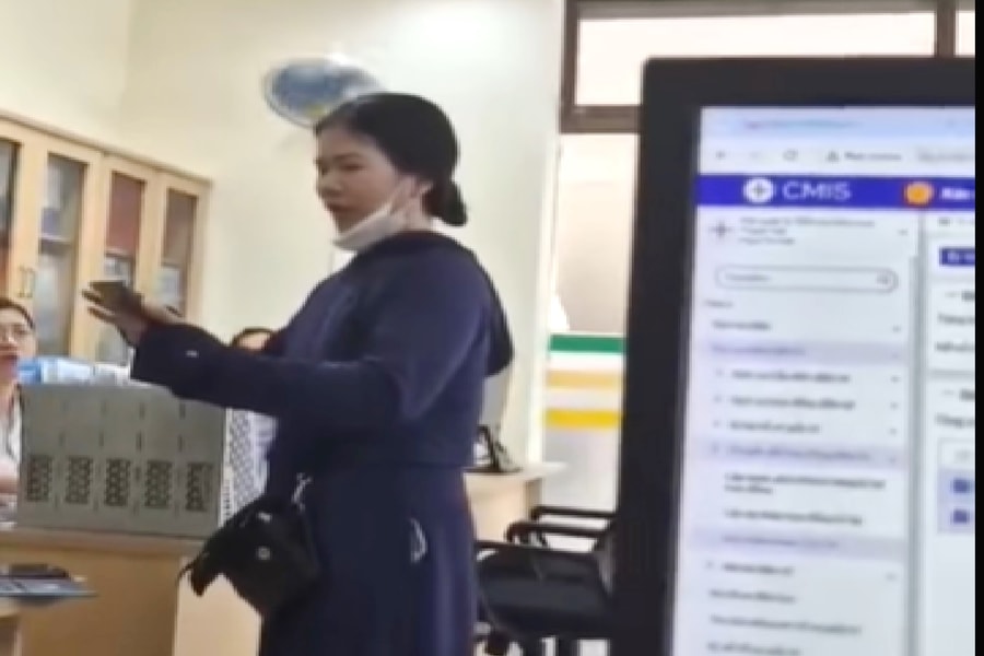 Chưa đầy 2 phút, nữ giáo viên bị kẻ xấu rút gần 1,5 tỷ đồng