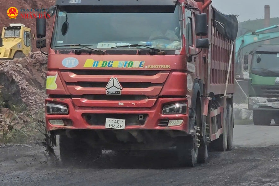 Quang Hanh (Quảng Ninh): Đoàn xe có dấu hiệu "quá khổ", cày nát nhiều đoạn đường trên quốc lộ 279