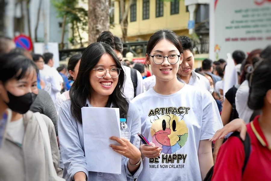 Điểm chuẩn đại học năm 2025 sẽ giảm mạnh ở tổ hợp có môn Toán, Anh