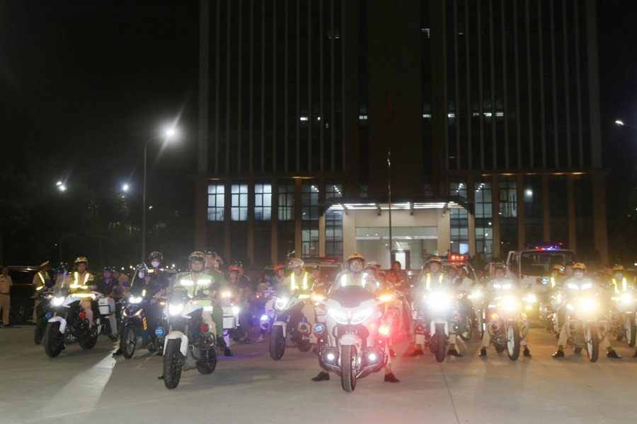 Đêm đầu ra quân phòng chống đua xe trái phép, Cảnh sát giao thông Công an tỉnh Bắc Ninh xử lý “nóng” hơn 141 thanh thiếu niên vi phạm