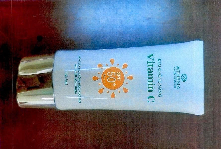 Đình chỉ lưu hành kem chống nắng Vitamin C và Sun Cream giả vì chỉ số SPF không đạt 70% công bố
