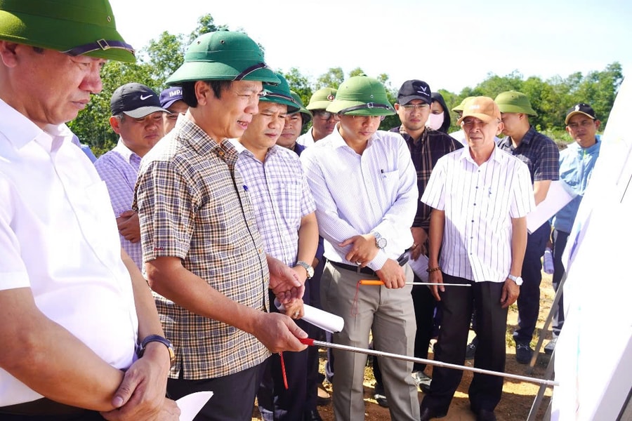 Quảng Trị: Đề nghị khen thưởng các hộ dân tạo điều kiện thuận lợi trong giải phóng mặt bằng Dự án đường tránh Đông Hà