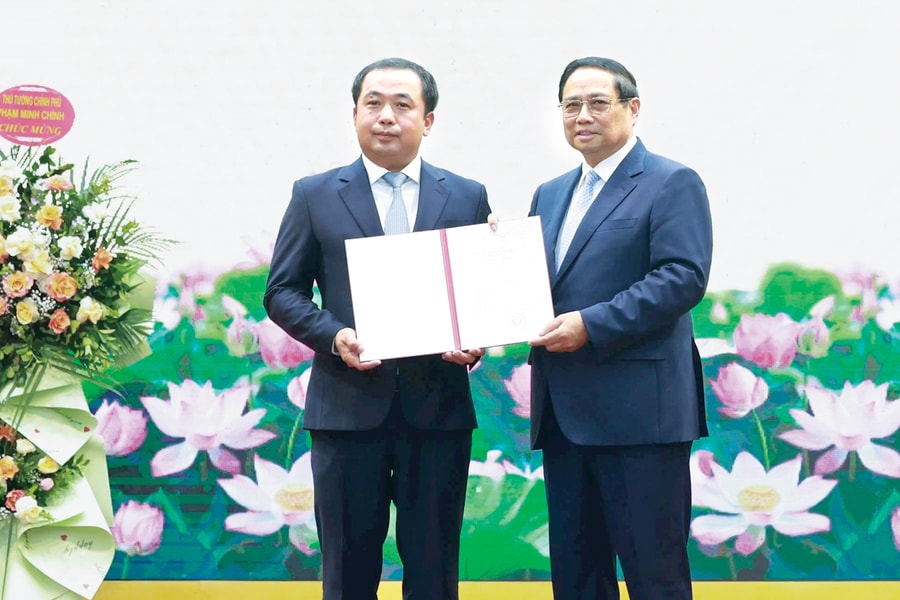 Thủ tướng Chính phủ Phạm Minh Chính trao quyết định giao Quyền Bộ trưởng Bộ Nông nghiệp và Môi trường