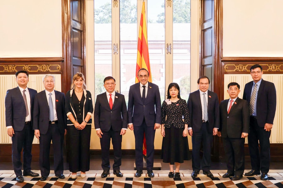 Phó Chủ nhiệm Ủy ban Công tác đại biểu làm việc với Phó Chủ nhiệm Ủy ban Đối ngoại Hạ viện Tây Ban Nha