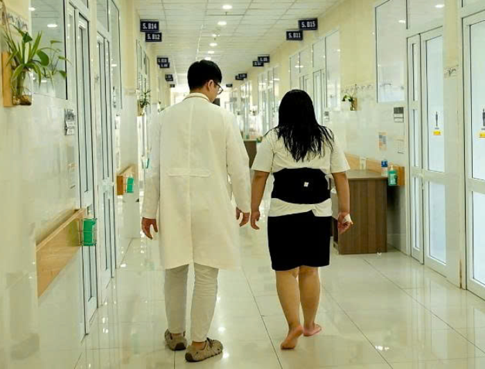 Cấp cứu nữ sinh 16 tuổi mắc bệnh “người già”