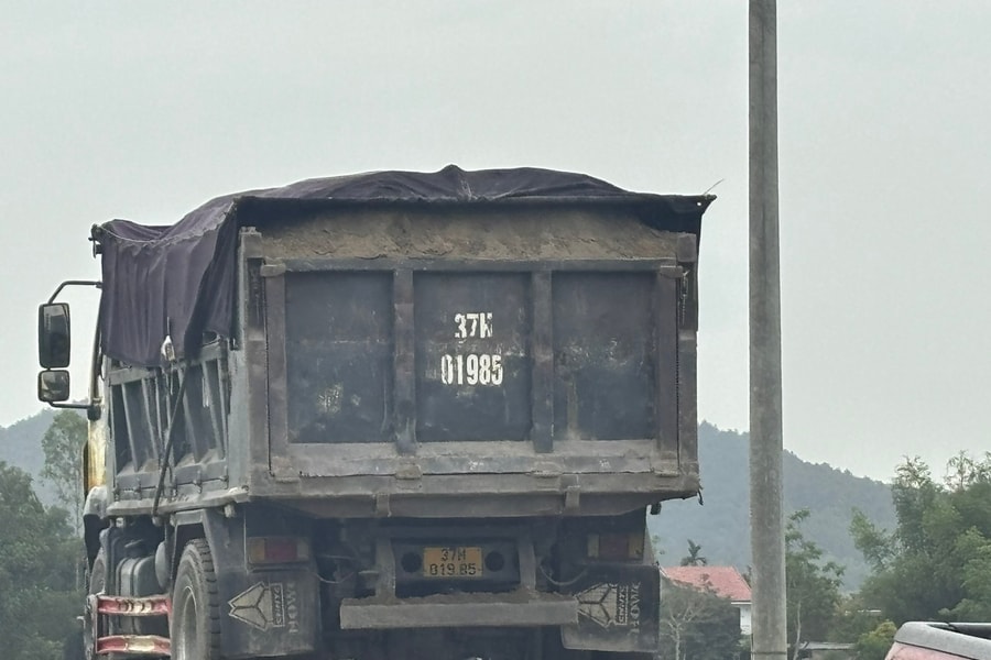 Nghệ An: Kiến nghị tạm thời hạn chế xe chở cát ướt lưu thông qua khu vực thi công dự án cải tạo nâng cấp quốc lộ 7