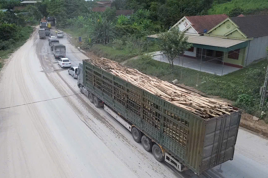 Nghệ An: Ám ảnh xe có dấu hiệu quả khổ, quá tải trên quốc lộ 7A
