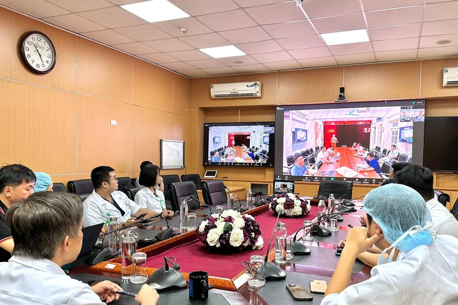 Bệnh viện Hữu nghị Việt Đức hội chẩn từ xa cứu 3 nạn nhân trong vụ sập cầu treo do bão Wipha ở Điện Biên