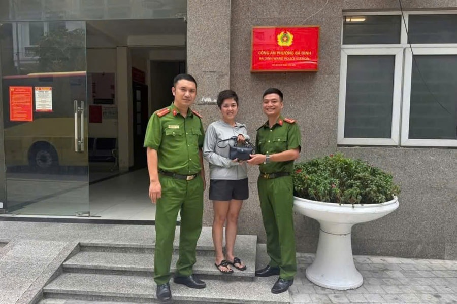 Hà Nội: Nhận lại tài sản đánh rơi, người dân viết thư cảm ơn Công an phường Ba Đình